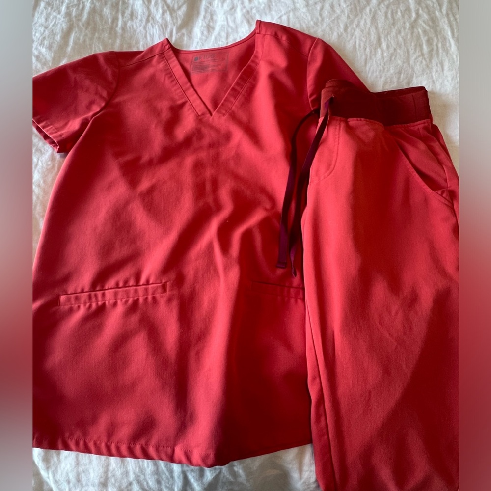 FIGS Scrubs Set Clay XS Casma Top SP Zamora Joggers